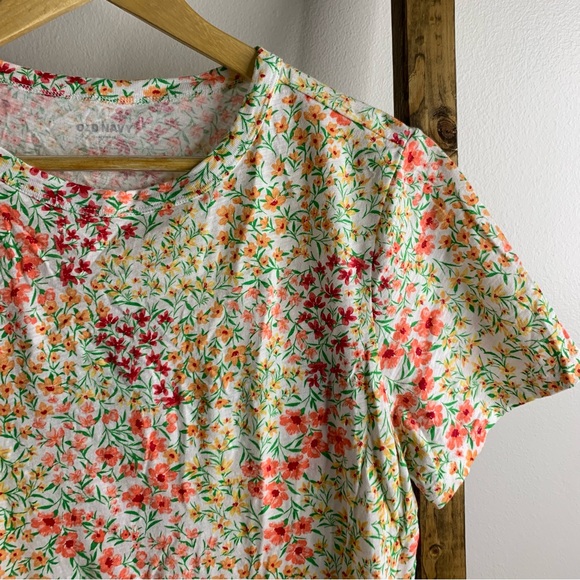 Old Navy Floral Print T-Shirt - Picture 2 of 5